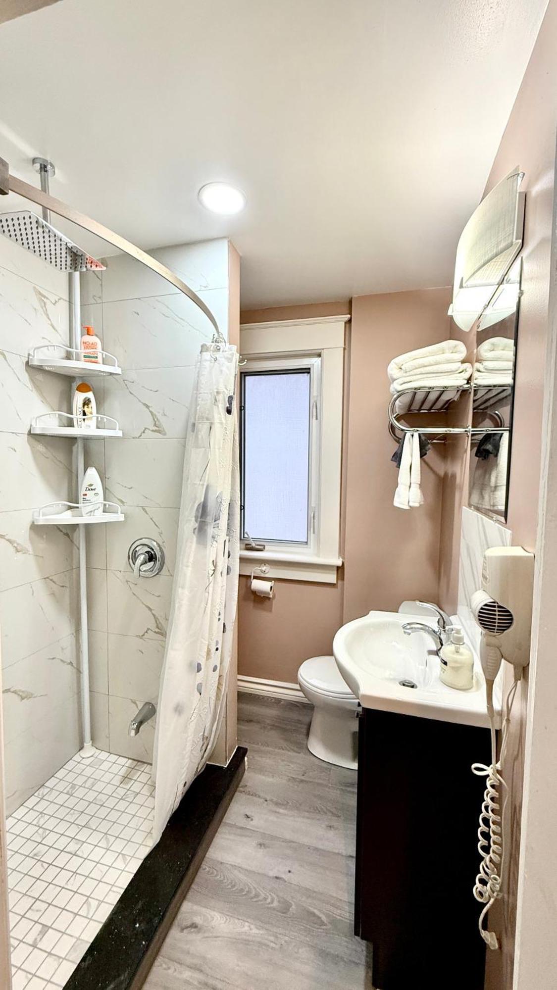 Adorable 2-Bedroom Unit With Jacuzzi Beside Falls Niagara-vízesés Kültér fotó