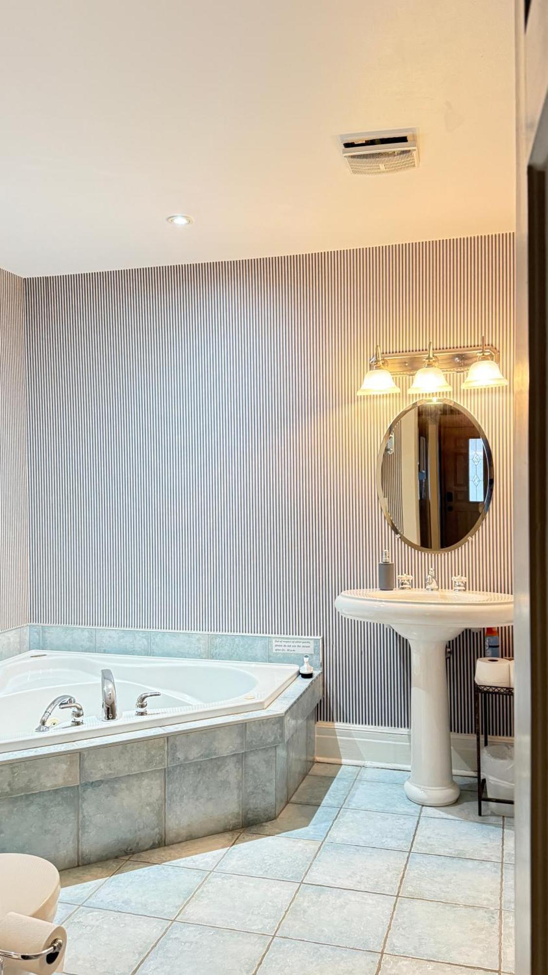 Adorable 2-Bedroom Unit With Jacuzzi Beside Falls Niagara-vízesés Kültér fotó